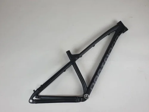 Hit cenowy Rama Primal 27.5 v.2, Czarny/Grafit mat, Small (nowa, obita lekko główka i nieprawidłowo położony lakier z lewej strony na dolnej rurze przy mufie sup