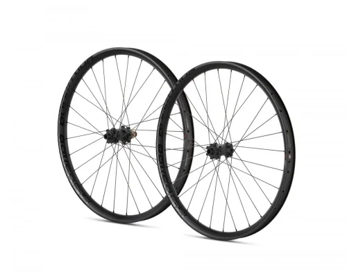 Darmowy zwrot Komplet kół Raven 27.5" tylne/przednie, Boost, 28 otworów, karbon, tubeless ready, piasty straight-pull, bębenek SRAM XD 108 punktów zaczepu, potrójni