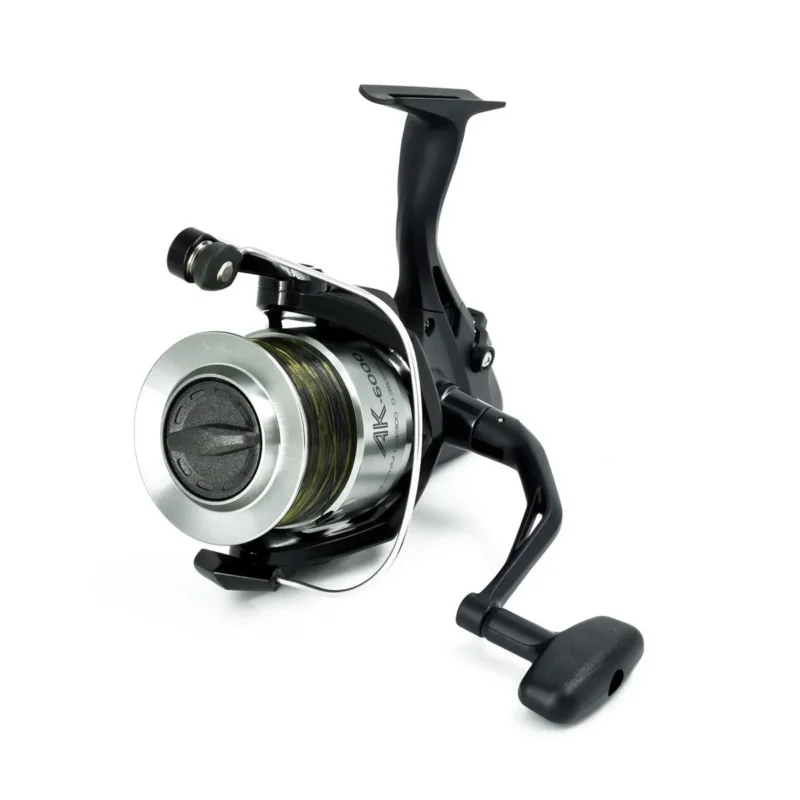 Premium Kołowrotek feeder karpiowy z wolnym biegiem Okuma AK Baitfeeder AK-6000 2 łożyska + 300m żyłki camo 0,30mm